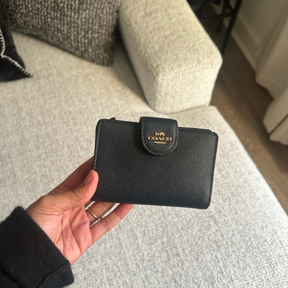 Coach Medium Corner Zip Wallet